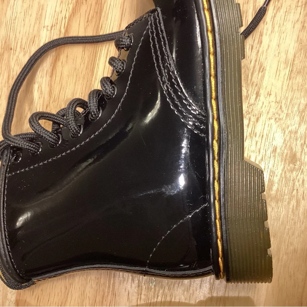 Dr Martens Child Black Patent Leather Lace-Up Boots sz 11 (some marks)